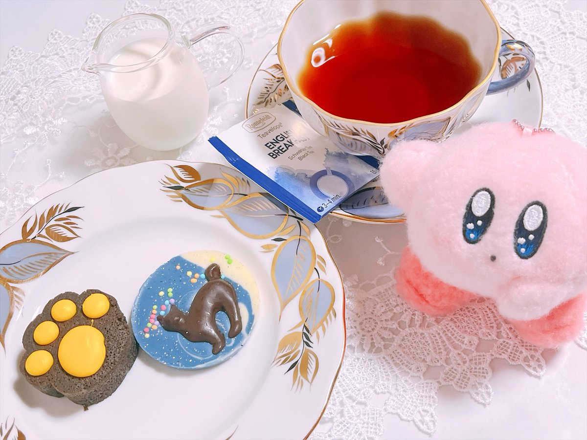 rico2521's tweet photo. 今日はお茶友さんからいただいたロンネフェルトの紅茶と夫からベルアメールのお菓子を買ってもらったのでいただきものづくしでお茶(⊃ ॑꒳ ॑⊂)☘️✨

爽やかなウバとお菓子の組み合わせが最高🌟

#茶好連
#ぽよちと一緒 https://t.co/O9P7hES1CJ
