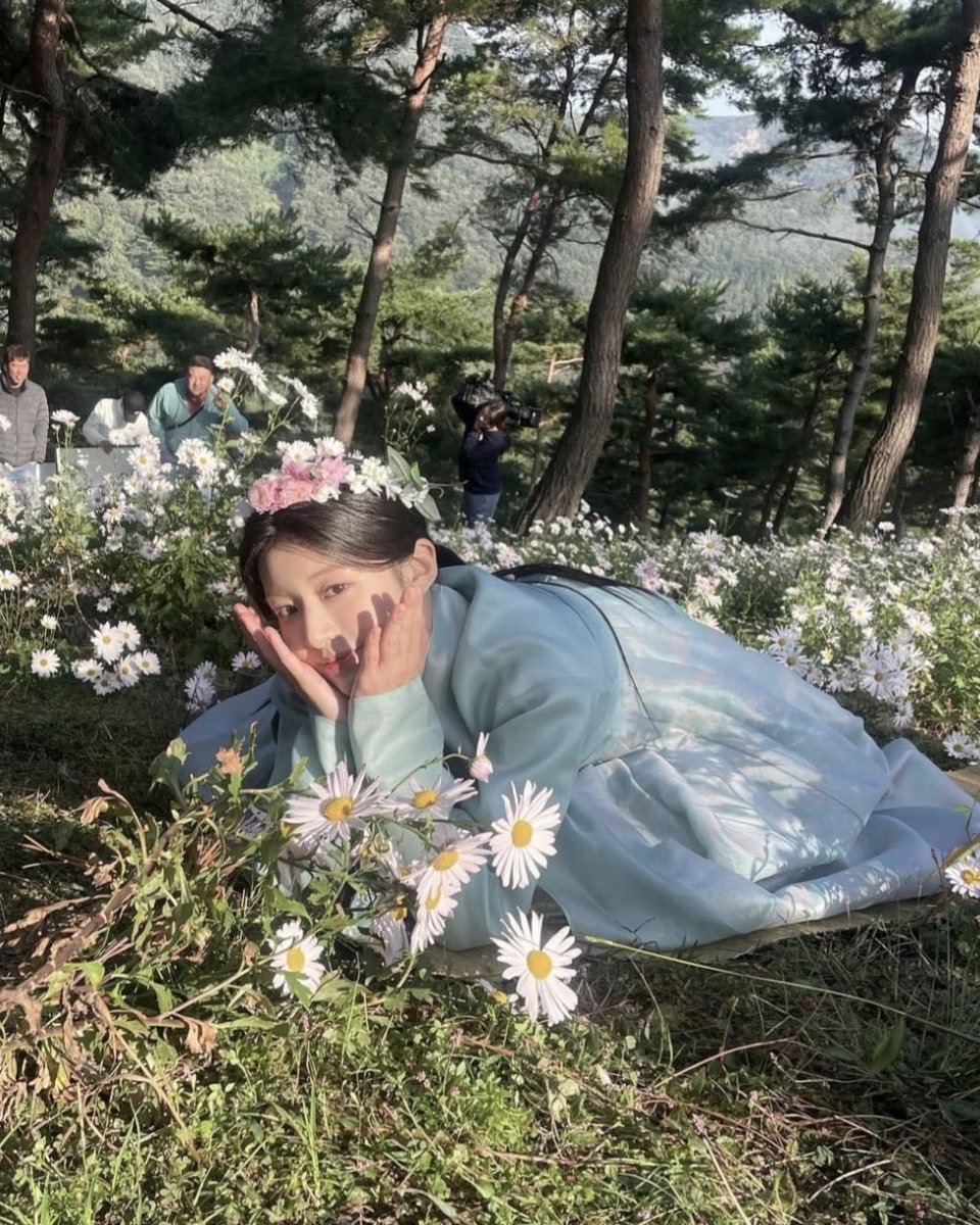 princess_gyj's tweet photo. 가을만 잘어울리는 여자가 아니라 걍 사계절이 다 어울리는 여자엿은 https://t.co/RWDX9LCmfG