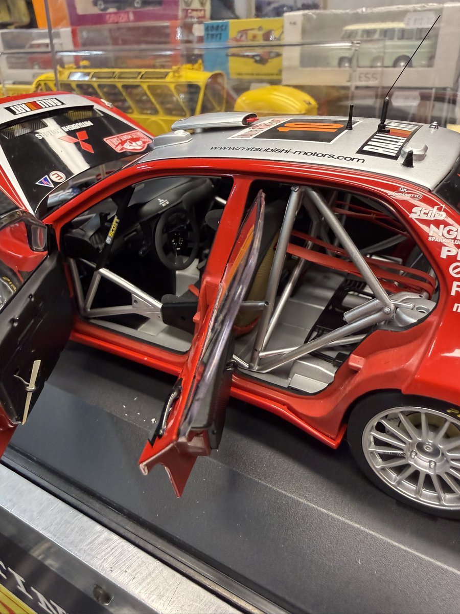 cars_tiny's tweet photo. Mitsubishi Evo 9 Rally Monte Carlo Autoart scala 1:18 senza confezione originale in bacheca da esposizione, da Tiny Cars! #tinycars #rally #autoart #scala118 #mitsubishievo https://t.co/LNgJNnaNlj