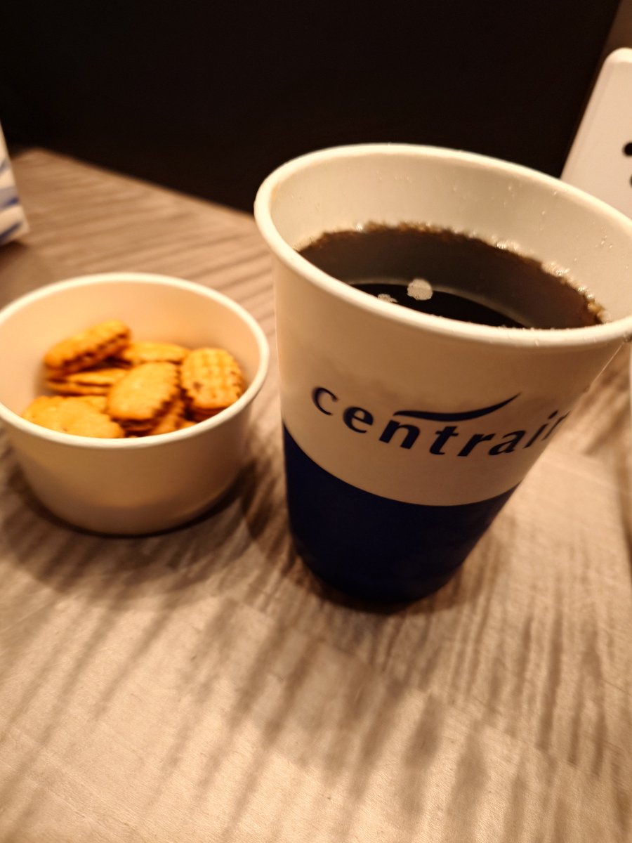 sagan_ken's tweet photo. 出発時間まで空港ラウンジで時間潰し。
しるこサンドうめぇ🥲 https://t.co/hnoqcSJyCj