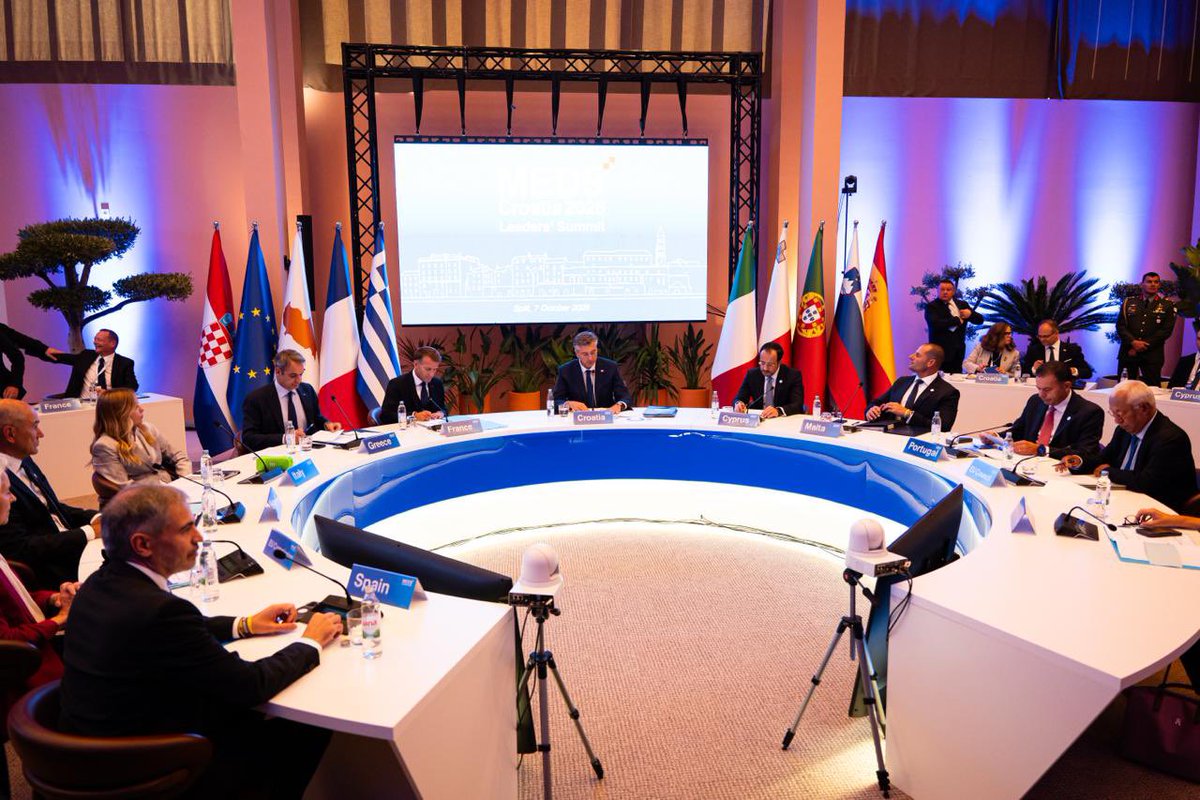 Christodulides's tweet photo. “For a safer, more sustainable and more resilient Mediterranean”, MED9 Leaders’ Summit, Split, Croatia
🇨🇾🇭🇷🇫🇷🇮🇹🇬🇷🇪🇸🇵🇹🇲🇹����🇮🇪🇺 https://t.co/doBVJnyK9M