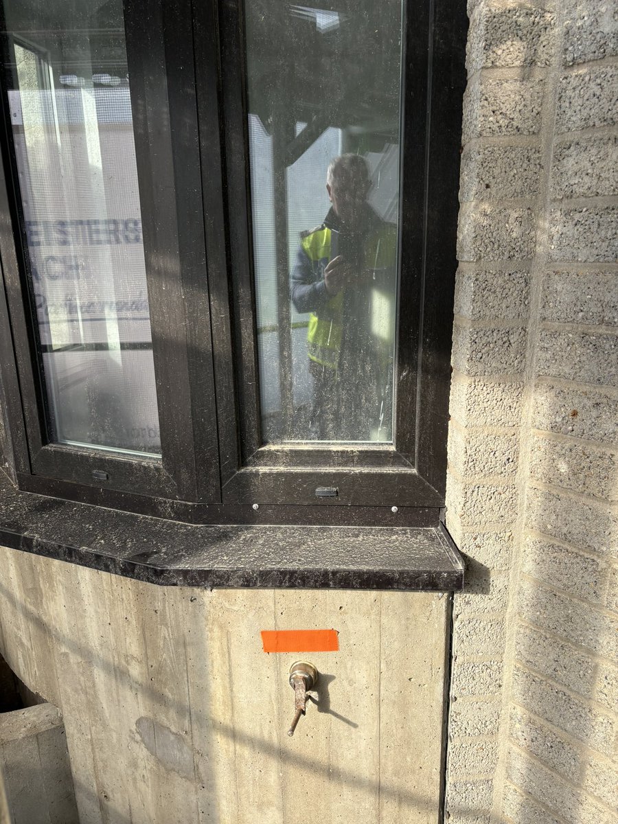 ac_bauplanung's tweet photo. Auf der Baustelle wird nicht nur saniert, sondern auch geprüft!

Heute auf dem Programm. Haftzugprüfung bei der Betonsanierung. Damit am Ende nicht nur alles gut aussieht, sondern auch dauerhaft hält. https://t.co/3bwRRxta4l #acprojekt https://t.co/oa01vbVNN9
