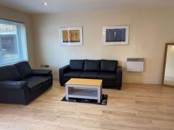 LookProperty's tweet photo. FOR SALE 🏡

Onyx Mews, E15 📍

£333,000 💷

- Two double bedroom maisonette
- Two bathrooms &amp; Cloakroom
- Secure parking space
- Easy to Stratford Westfield Shopping Centre
- Near Stratford Station
- Onsite Gymnasium &amp; Concierge
- Gated Development 

https://t.co/8820joOxvl https://t.co/4ZOZ0pWOje