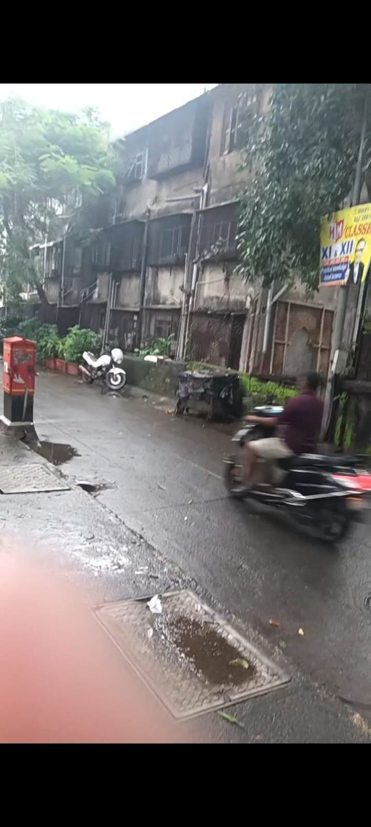 gufransyeed's tweet photo. Swami Vivekanand pridangand garden opposite and shankareswar apartment opposite  Rajasthan bhavan ,navjivan campus, navjivan lane, rani sati marg, malad East
@mybmcWardPE 
@mybmc 
@mybmcWardPS 
Ilegal hawker blocking a road 
I request to you 
Please take strict action https://t.co/fTCebzoNef