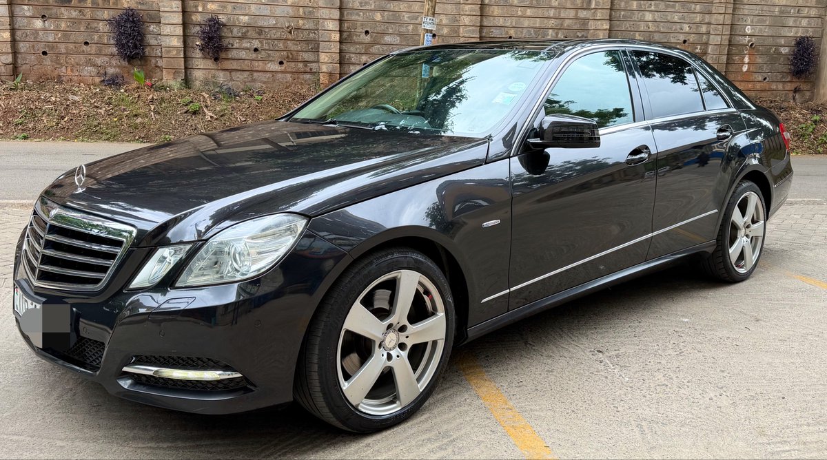 dklaston's tweet photo. The listing you have been waiting for… 

2011 Mercedes Benz E350 CDI with only 108k kms (Genuine). Full panoramic sunroof. Harman Kardon sound system. Original paint. Alcantara roof..etc. 
This car is 👌 and the madam really loved it. 

Asking 2.25M (ONO) 

Call 0727526576 https://t.co/LTr7KzpEmp