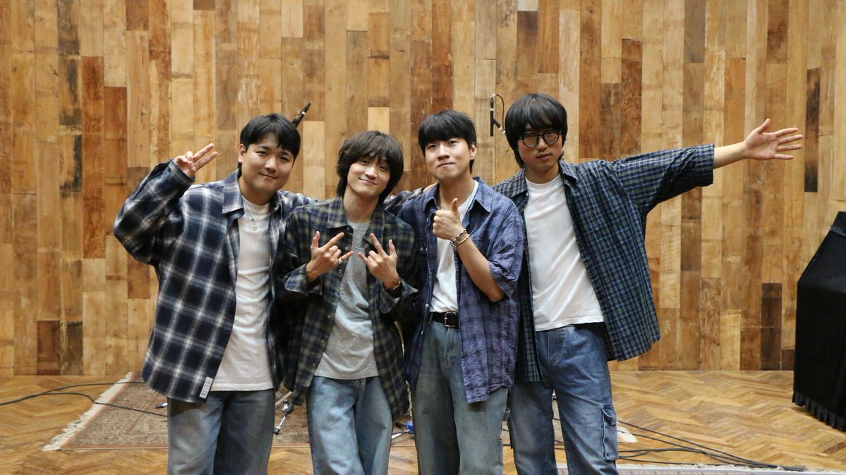 _oondo_'s tweet photo. 맞춰 입은 거 너무 예뿌다... https://t.co/ubzONnnZzJ