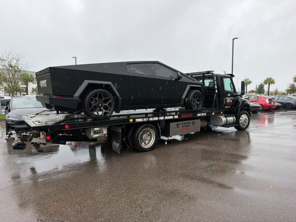 teddi_speaks's tweet photo. Just added the 2025 Tesla Cybertruck Cyberbeast to the Fleet. Web3 did. 

The first in Nigeria 🫡 #tookprofits 🙏🏾 https://t.co/0g8xgHXga5