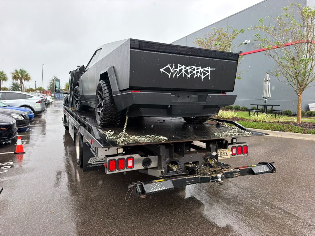 teddi_speaks's tweet photo. Just added the 2025 Tesla Cybertruck Cyberbeast to the Fleet. Web3 did. 

The first in Nigeria 🫡 #tookprofits 🙏🏾 https://t.co/0g8xgHXga5