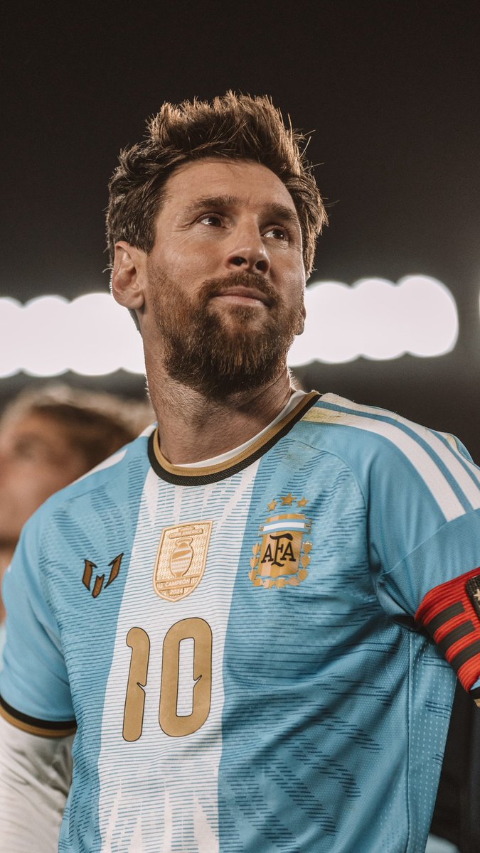 BarcaArchiveHQ's tweet photo. Lionel Messi 
#MessiAdiós | #AD10S 🐐 https://t.co/UIWegdsYdq