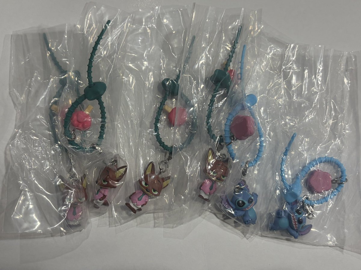 fwari_2020's tweet photo. ディズニーキャラクター カラフルマルチチャーム

【譲】ニック×4、スティッチ×2

【求】定価+送料

プーさん出なかったため定価でお譲りします

#ディズニー #ガチャ交換 #ガチャ譲渡 https://t.co/MSvaNIrPel