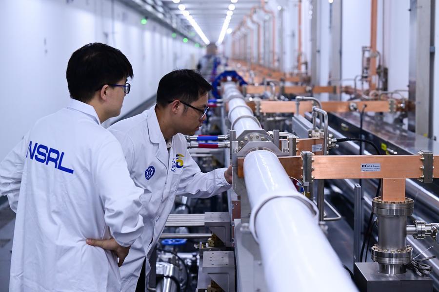 China_Amb_India's tweet photo. China’s economy stayed steady and moved upmarket in the first eight months: 🇨🇳📈

🔸Industrial output above designated size: +5.3% YoY
🔸High-tech manufacturing output: +16.7% YoY
🔸Goods trade: RMB 34.7753 trillion, +17.6% YoY
 • Imports: +22.0%
 • Exports: +14.6%

#ChinaEconomy #HighQualityDevelopment