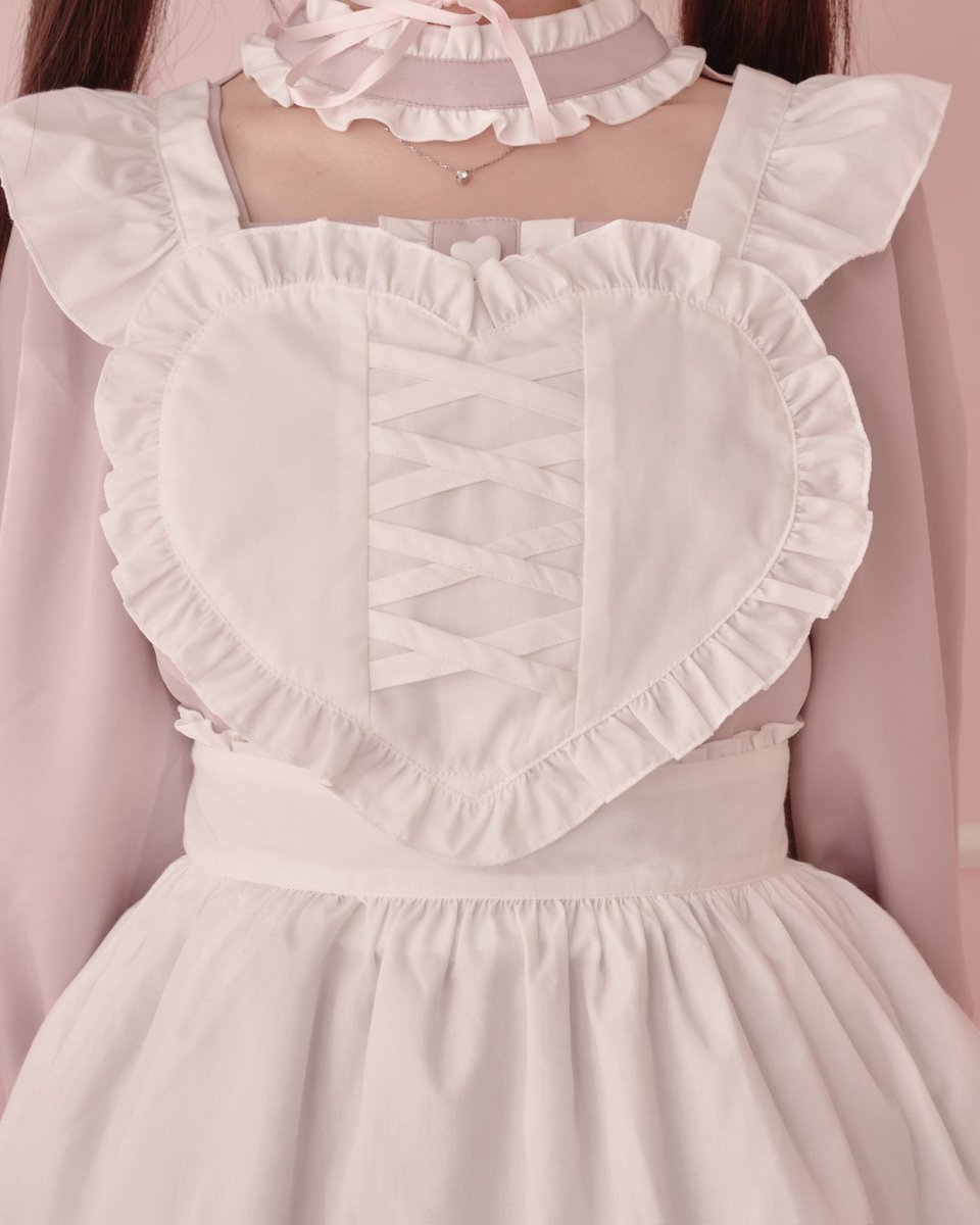 romeritual's tweet photo. 🎀 Sweet Heart Apron🎀

ハート型の胸当てが目を惹く、
甘さたっぷりのエプロンが登場♡

10/28(Wed.)12:00~zozotown❤︎ https://t.co/wHHSJPISDE