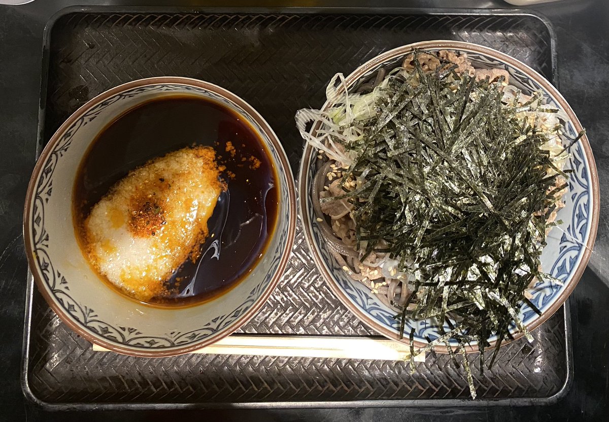 siesta3117's tweet photo. なぜ蕎麦にラー油 渋谷店
とろろビーフ肉そば 大 

たれは二色ではなくなった。
けどうまいのは変わらない♪ https://t.co/G2zgPkxBpl