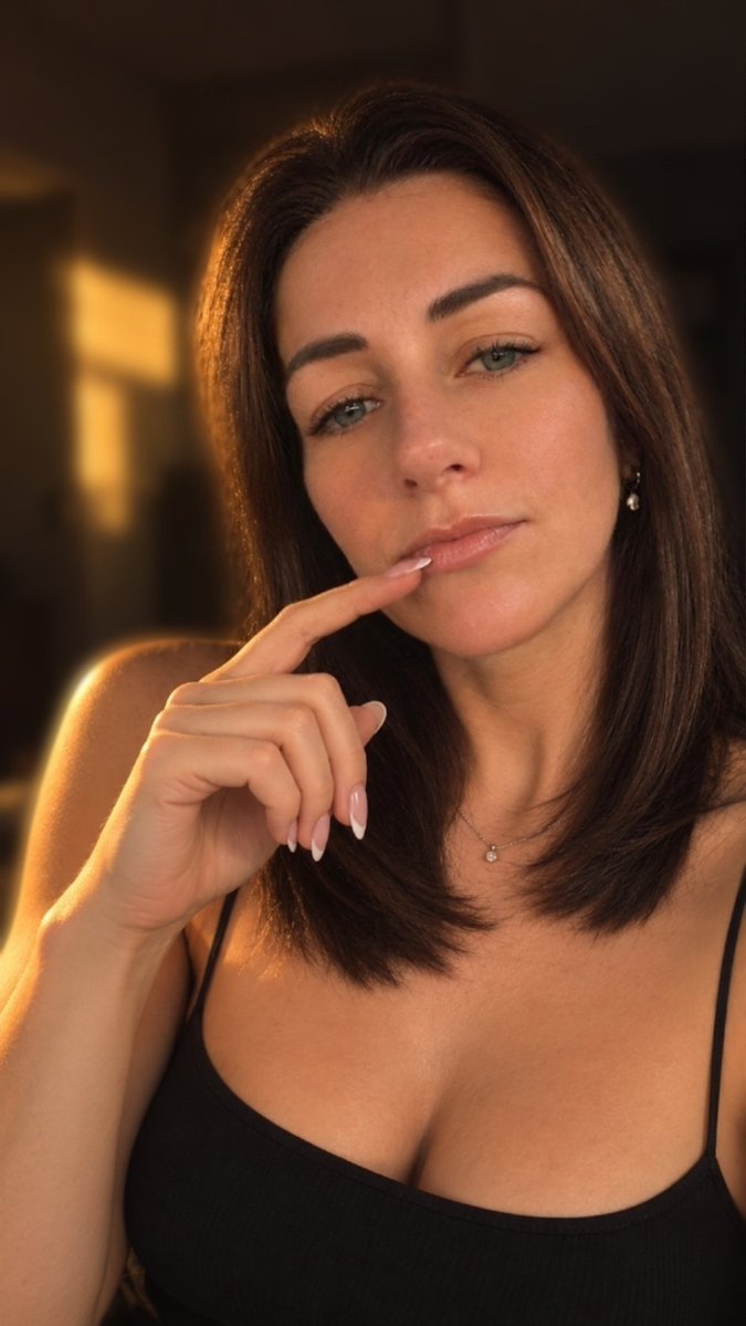 HopeJeni's tweet photo. Jemand von den Zahlsklaven anwesend ? #findom #finsub #zahlsklave #geldsklave #herrin #goddess #paypig https://t.co/IyT76NV8Aq