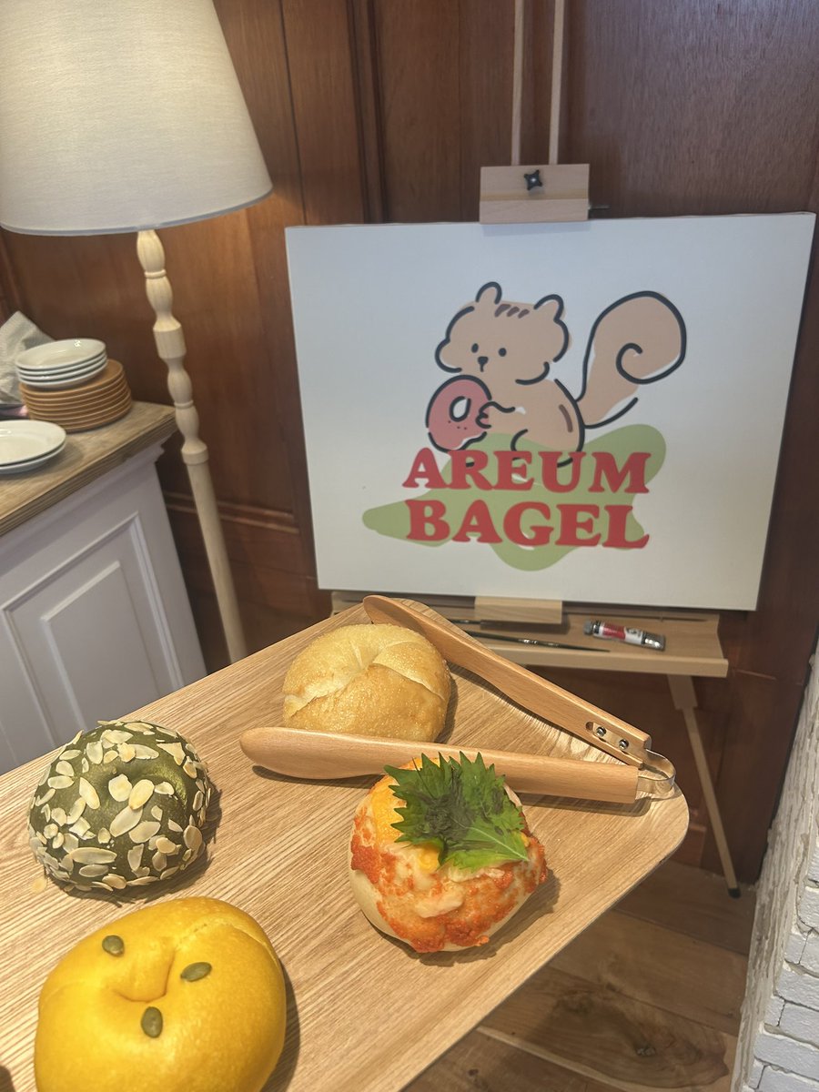 sunny_leaf_99's tweet photo. 今日は珍しい平日休みで京都方面へ！AREUM BAGLE京都にもあったー🥯ぷちださん連れて行って伏見稲荷では撮ったのにベーグル屋さんで撮るの忘れてた。笑

ブタさんにも癒されて充実の1日でした🐷 https://t.co/658dWwnigw