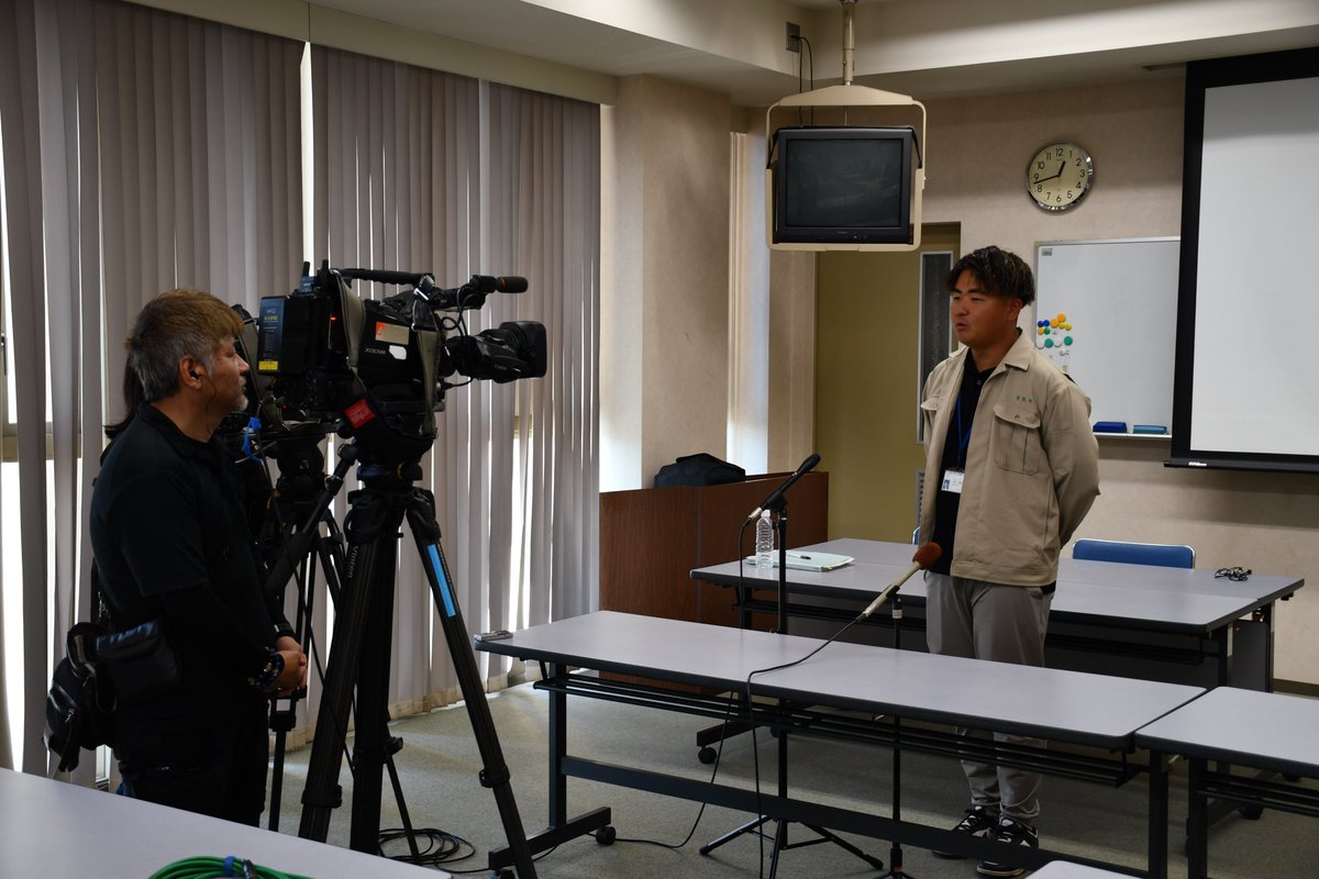 naracity_maibun's tweet photo. 平城京跡出土　奴婢の売買に関する木簡について記者発表を行いました。
奴婢売買に関する木簡は国内初の出土で、価格や支払い方法などについて記されています。 https://t.co/06Xo8zLA6F