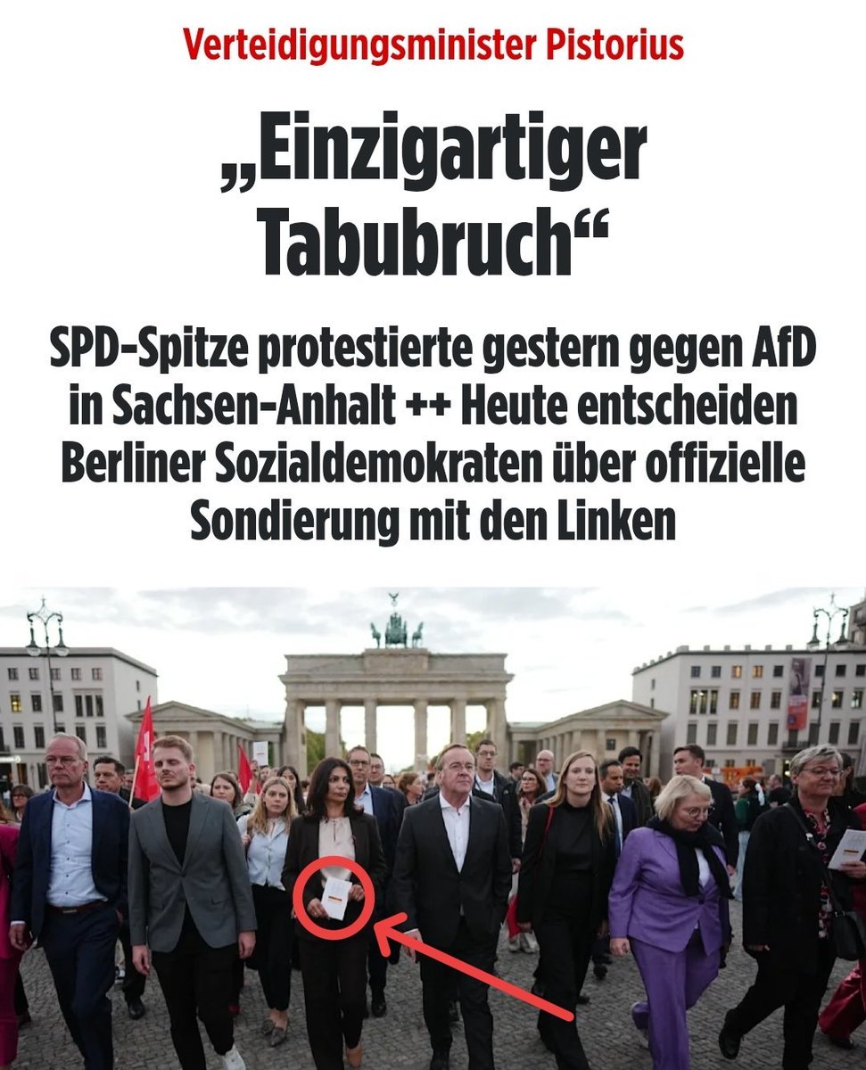 BrotundSpiele2's tweet photo. Das Grundgesetz.

In der Pandemie wurde es zu einem Symbol des Widerstandes.

Nun schmücken sich diejenigen damit, die damals die Wasserwerfer befohlen haben. https://t.co/WH3ctoiuG7