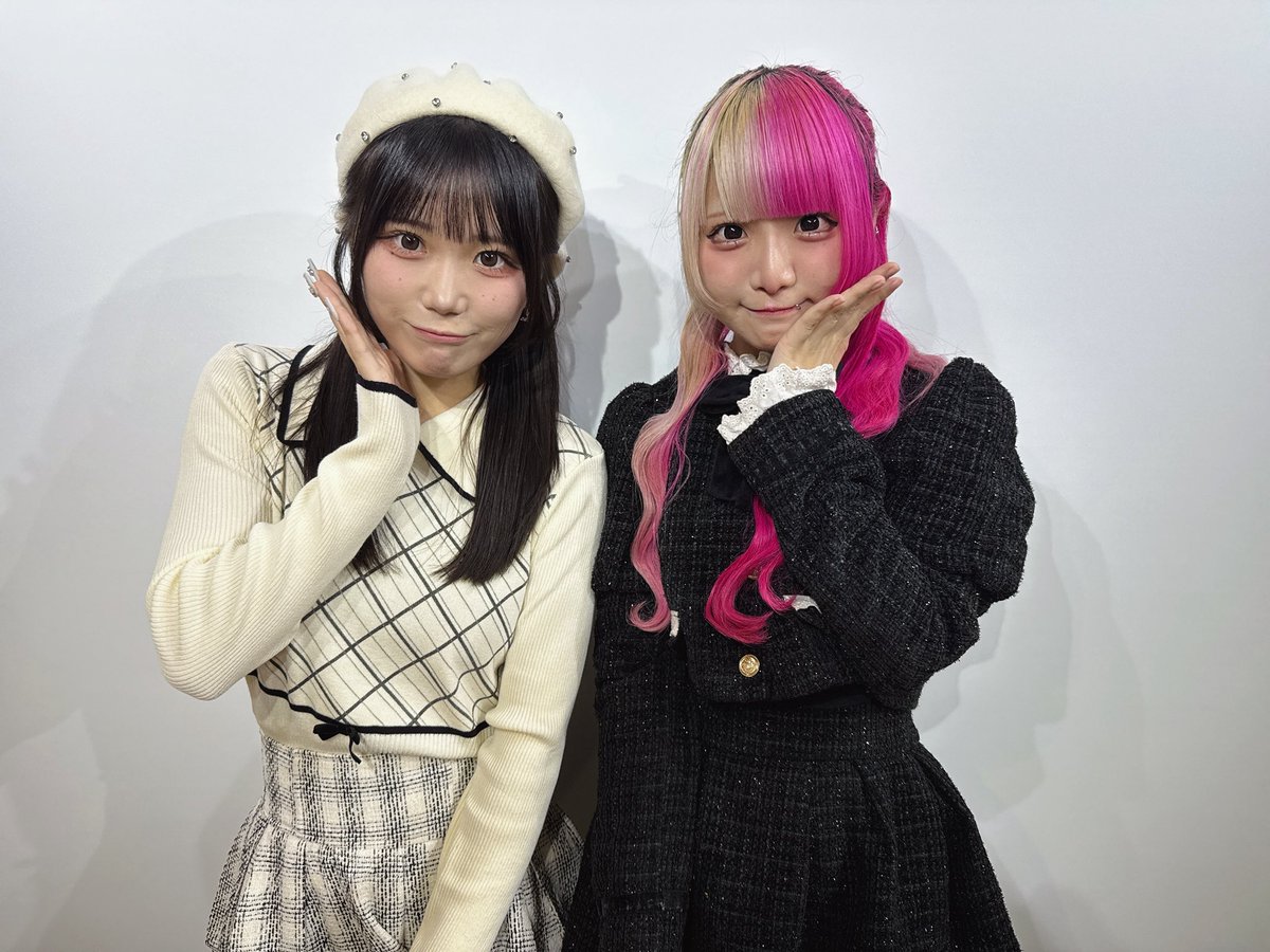 miuzic_event's tweet photo. -`📢⋆平日チェキ会始まってます🪄🫧

10月7日（水）

🩷❤️甘兎ゆぴ
🤍恋羽りこ

1部18:30-19:30
2部20:00-21:00

📍miuzic Entertainment
イベントスペース静岡

❤︎チェキ券¥1,500
❤︎全員チェキ券セット¥2,000
❤︎3Sチェキ券￥3,000 https://t.co/SbVYospSSA