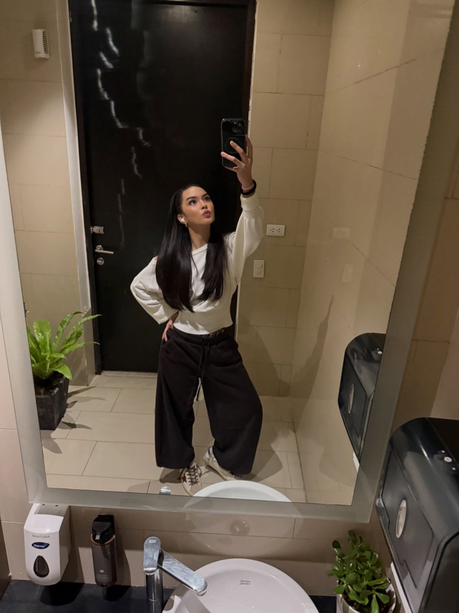 PilipinasToday_'s tweet photo. KAI’S PHOTO DUMP 💕

Nag-upload ang ex-pbb housemate at Kapamilya artist na si Kai Montinola ng mga cute na cute na photo dump nito sa kanyang Instagram.

“9 outta 12 😮‍💨”, sabi pa nito sa kanyang caption.

(📸:https://t.co/AU9vIEWTPP)

#PilipinasToday
#KaiMontinola
#Instagram https://t.co/NAnjYwEteY