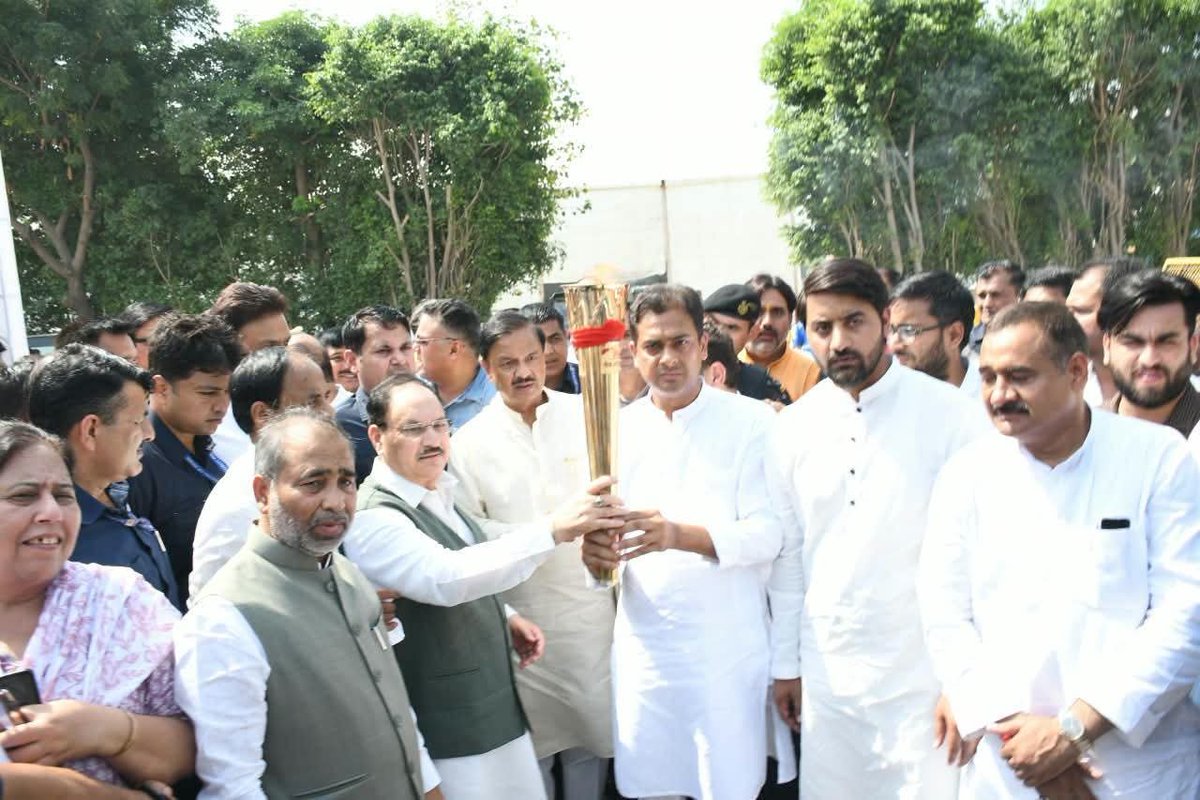 rkshsharma's tweet photo. *25 वर्ष - सेवा और संकल्प 🙏*

आदरणीय प्रधानमंत्री श्री Narendra Modi जी के 25 वर्ष राष्ट्रसेवा पूर्ण होने पर ग्रेटर नोएडा जिलाध्यक्ष आदरणीय अभिषेक शर्मा जी के नेतृत्व मे सेवा ज्योति यात्रा* में मुख्य अतिथि के रूप में केंद्रीय मंत्री श्री J.P. Nadda जी का मार्गदर्शन प्राप्त हुआ। https://t.co/RpuLGcxbTW