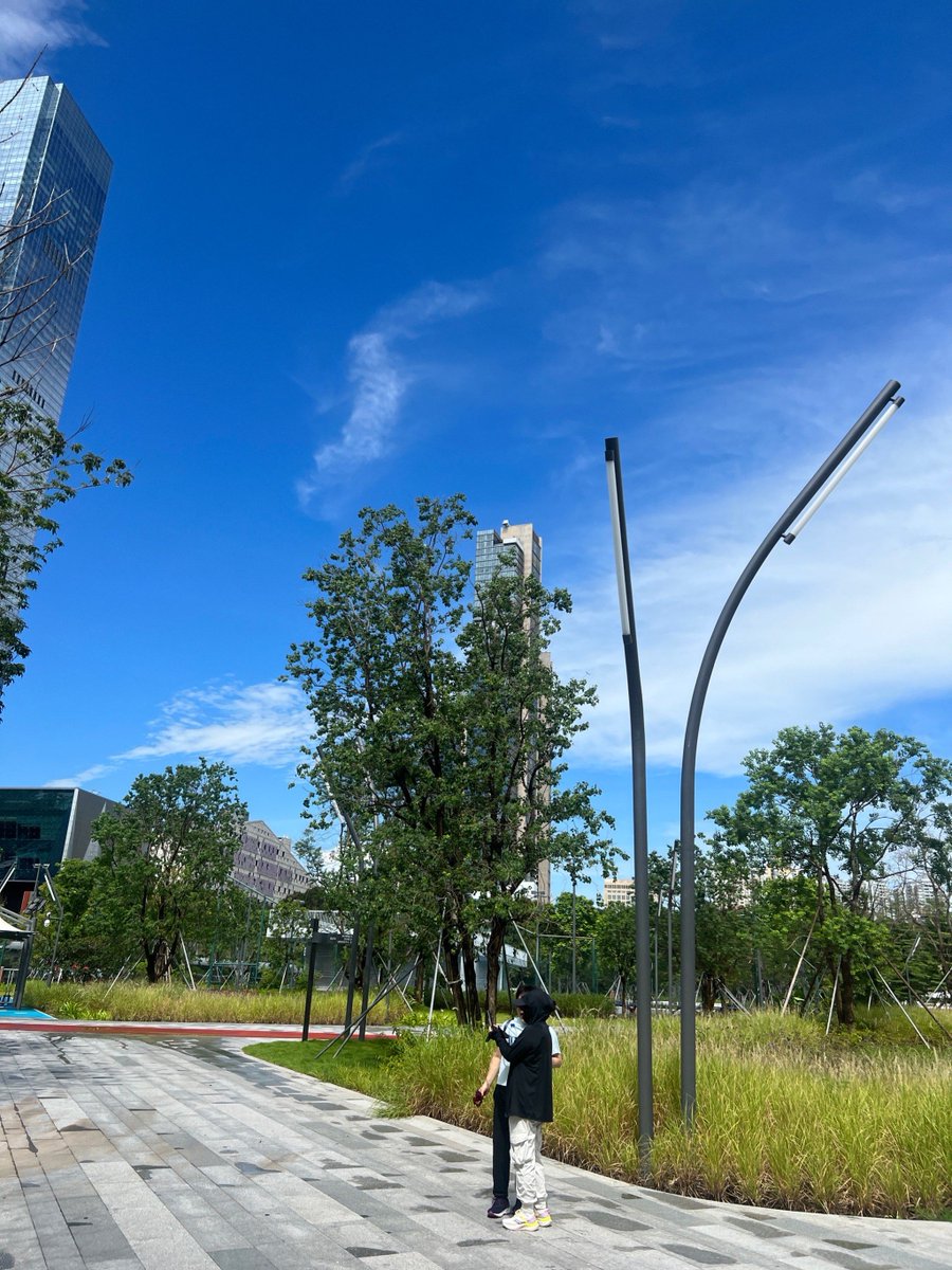 jakaracing123's tweet photo. Today I walked through the grove where the old official used to handle diplomatic affairs, feeling a unique quiet here.， https://t.co/RCfkTut24r