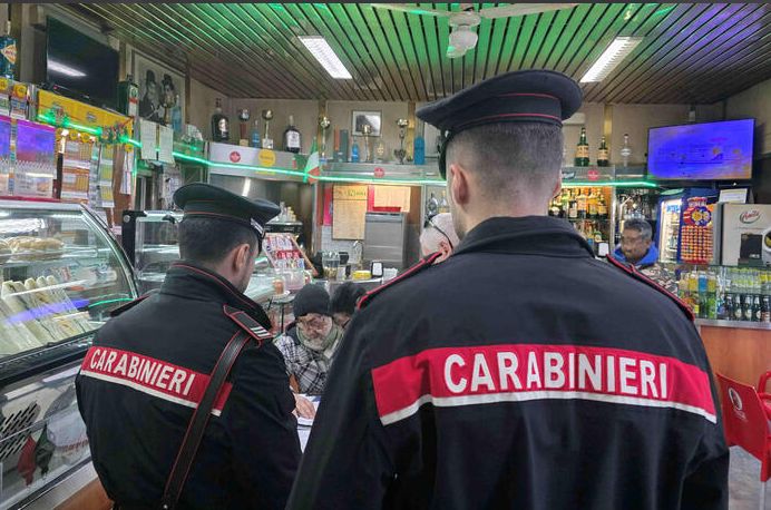 SabiniaTV's tweet photo. FURTO IN DANNO DI UN ESERCIZIO COMMERCIALE: UN UOMO DENUNCIATO DAI CARABINIERI
https://t.co/G1e4dYGgib https://t.co/NYvNlY16N1