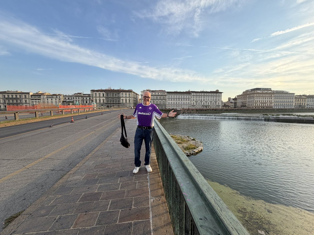steve_kee's tweet photo. So when I arrived in Florence I was wearing a Juventus jersey.  Apparently a no-no to locals as they are big rival.  I corrected it with this AFC FIORENTINA one.  And I’m a fan of purple anyway.  #kee2travel @CynthiaKee20813 https://t.co/hbLeczNR22
