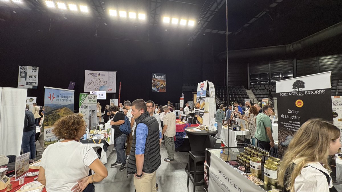 ADOCC_'s tweet photo. [EN DIRECT]
🎥ça filme au ShowRoom RHD à la Narbonne Arena, le salon de référence dédié aux rencontres entre fournisseurs d’ @Occitanie  et acheteurs de la restauration collective et commerciale ! 
+100 fournisseurs régionaux et 300 acheteurs professionnels sont présents 🙌 https://t.co/viZ3n0M74o