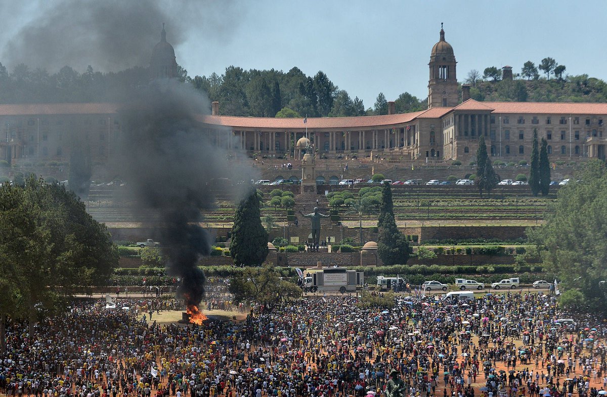mc_sekgala's tweet photo. You remembered #feesMustFall. My fellow South African,i believe now is the time for 2.0 #AncMustFall 🔥🇿🇦. https://t.co/eILMDj7vHJ