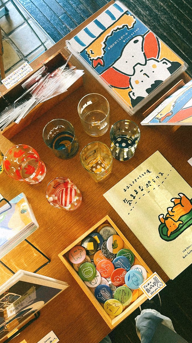 ohyeah_saki's tweet photo. 個展会場の物販コーナー、品薄なものを増産していくぅ！会期後半は１０日から！ https://t.co/3MUq43AGoD