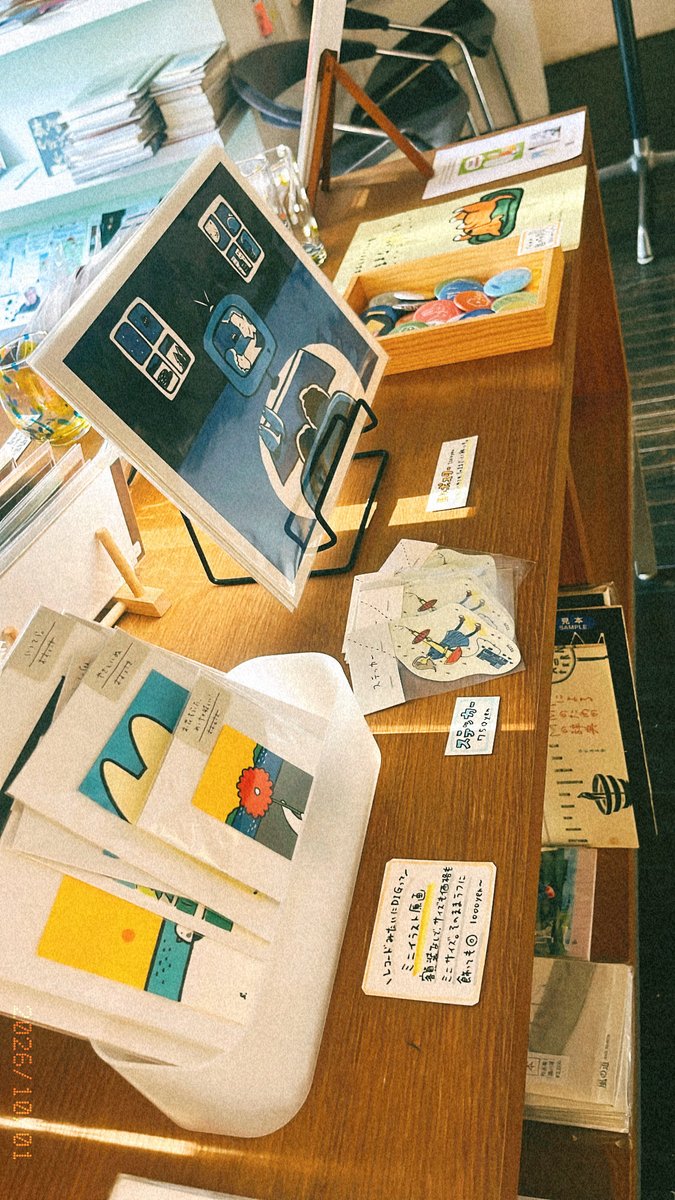 ohyeah_saki's tweet photo. 個展会場の物販コーナー、品薄なものを増産していくぅ！会期後半は１０日から！ https://t.co/3MUq43AGoD