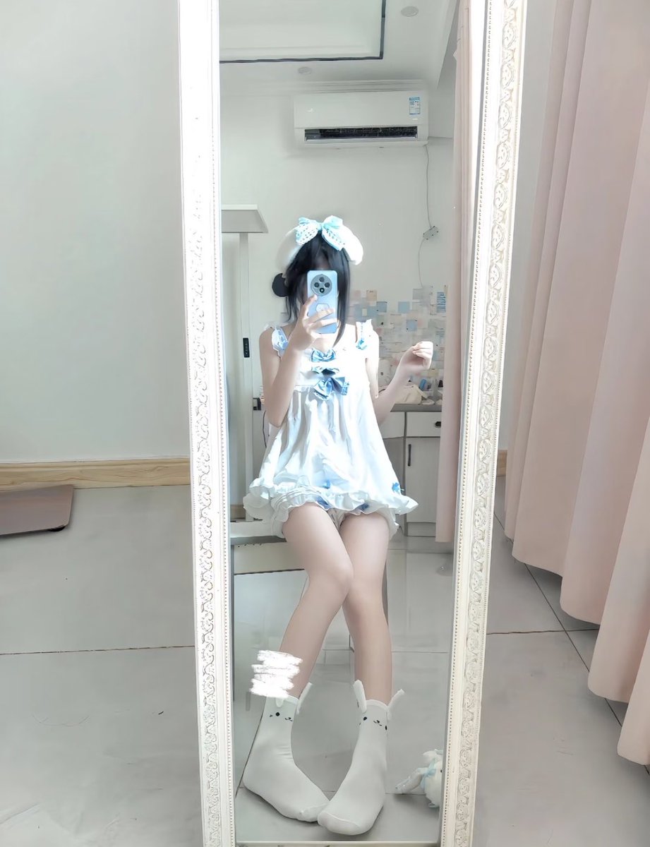 Jose562god's tweet photo. 从小缺爱～长大更缺！

有人想锐评一下我15岁的福嘛 ？🥹   

不要🚪赶紧看，我要删了… https://t.co/AJuIw9rWZO