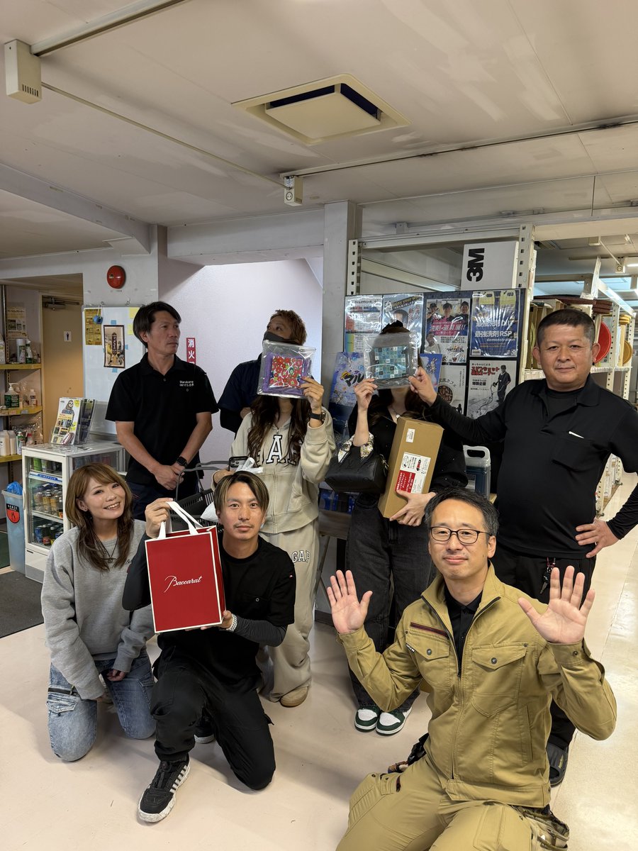 TVmz621522's tweet photo. 聖地マルカネさんに来たよ！

川崎さんとFクリーンさんとMiyuちゃんとAoiちゃんと偶然お会いしました🙌🏼

今夜はマルカネフェス運営5人＋出演者の川崎さんでプチ打ち上げだよ🍻

#マルカネの主こばさん
#出張中のしゃっちょさん
#YouTuberタミーさん
#ハラペコの川崎さん
#我が愛する妻Cちゃん https://t.co/pXG9QZwRDI