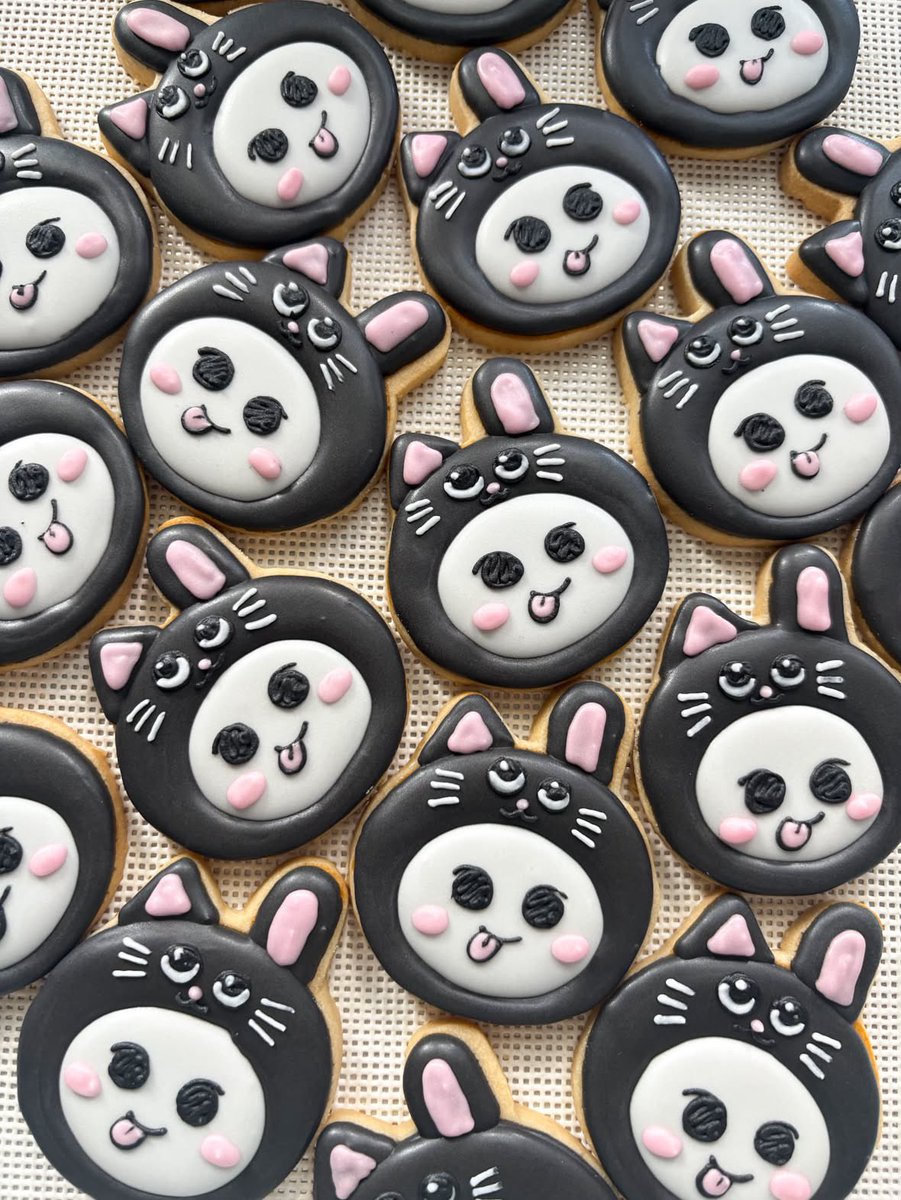 2_0_0_0youandme's tweet photo. pls rt 🐈🐈‍⬛

giveaway for @cattrovertSB  🪨🎸

🍀 cookie 15 ea
date : 10 oct
time : 11.05 - 12.05 ( รอบที่ 2 )
location : sonbrown cafe

#CattrovertSB #3901room https://t.co/KxsmRzXiYJ