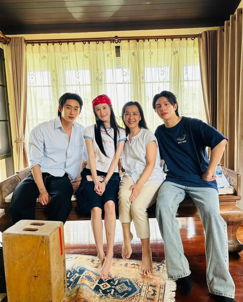 esthete_soul's tweet photo. williamest with mint and p'kainipawan (acted as deans mom) update, they're all cute in one frame🥺🩵

#YouManiacSeries #WilliamEst https://t.co/balpGlOB4X