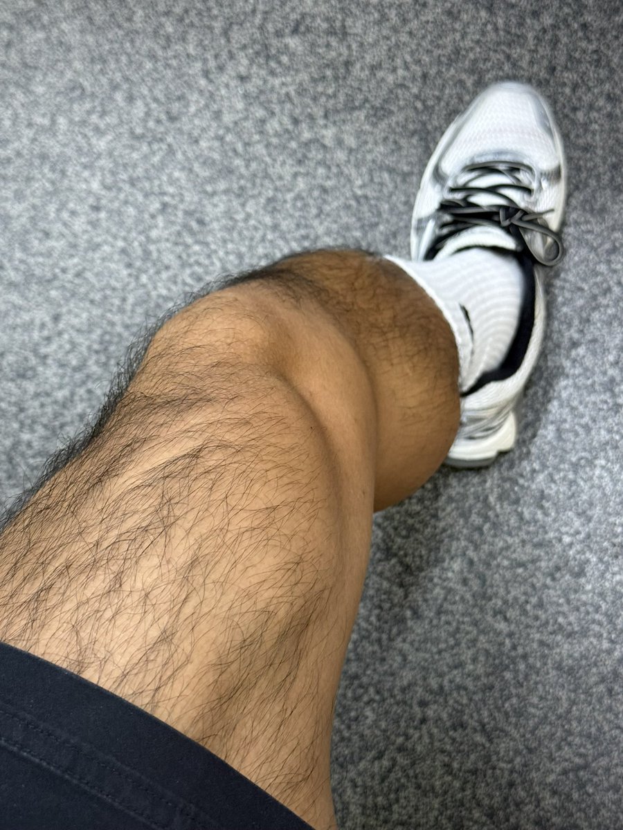 iiiv_wolfy's tweet photo. 以前覺得自己多體毛唔好，而家覺得其實係代表有性張力🥴 https://t.co/cebBRu5g1F