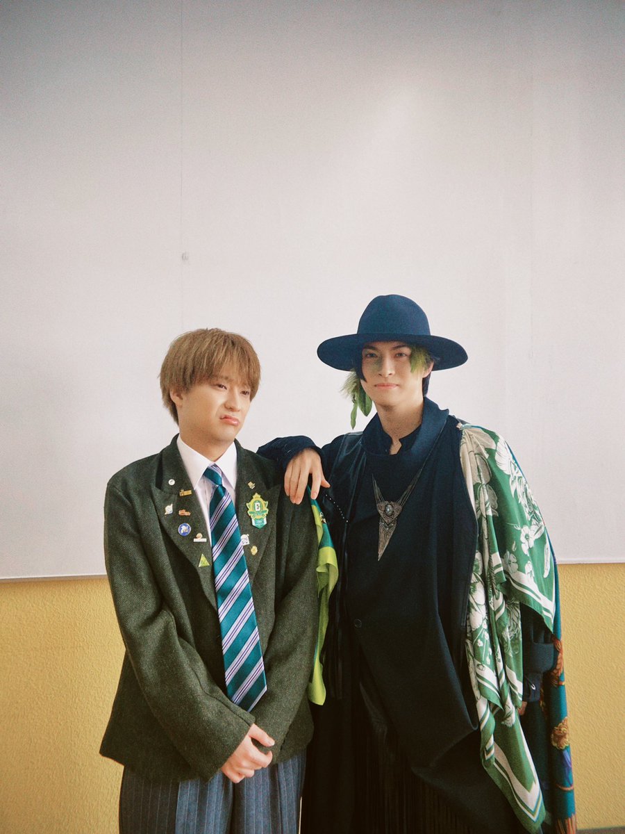 sakurashimeji's tweet photo. [📸]

#EBiDAN  「Yes! 東京」
MUSIC VIDEO"1億回"再生突破㊗️

#雅功を紙ヒコーキから守った回数
100,000,000回🌬️✨

🎥Music Video
https://t.co/8S4EQVl1cD

#Sakurashimeji
#田中雅功 #髙田彪我 
#Yes_EBiDAN15th https://t.co/95gKUtzhHO