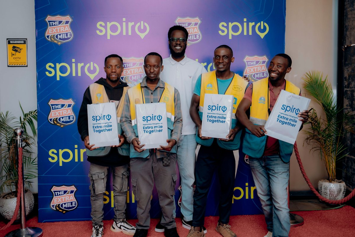 spiro_rw's tweet photo. Akanyamuneza, impano n’urukundo rwinshi ku muryango wa ba #Spichou! Muri iki Cyumweru cyahariwe kwita ku Bakiriya, SPIRO iri gusanga abamotari n’abafatanyabikorwa aho bari, ikabashyikiriza impano ikanabashimira kugendana na yo.
#SPIRO #CustomerServiceWeek #SpiroAlwaysGoTheExtraMile
=========================================
Smiles, surprises and a little extra love for the #Spichou family! This Customer Service Week, SPIRO is visiting riders and partners, bringing gifts and a heartfelt thank-you for being part of the journey. Just look at those happy faces!
#SPIRO #CustomerServiceWeek #SpiroAlwaysGoTheExtraMile