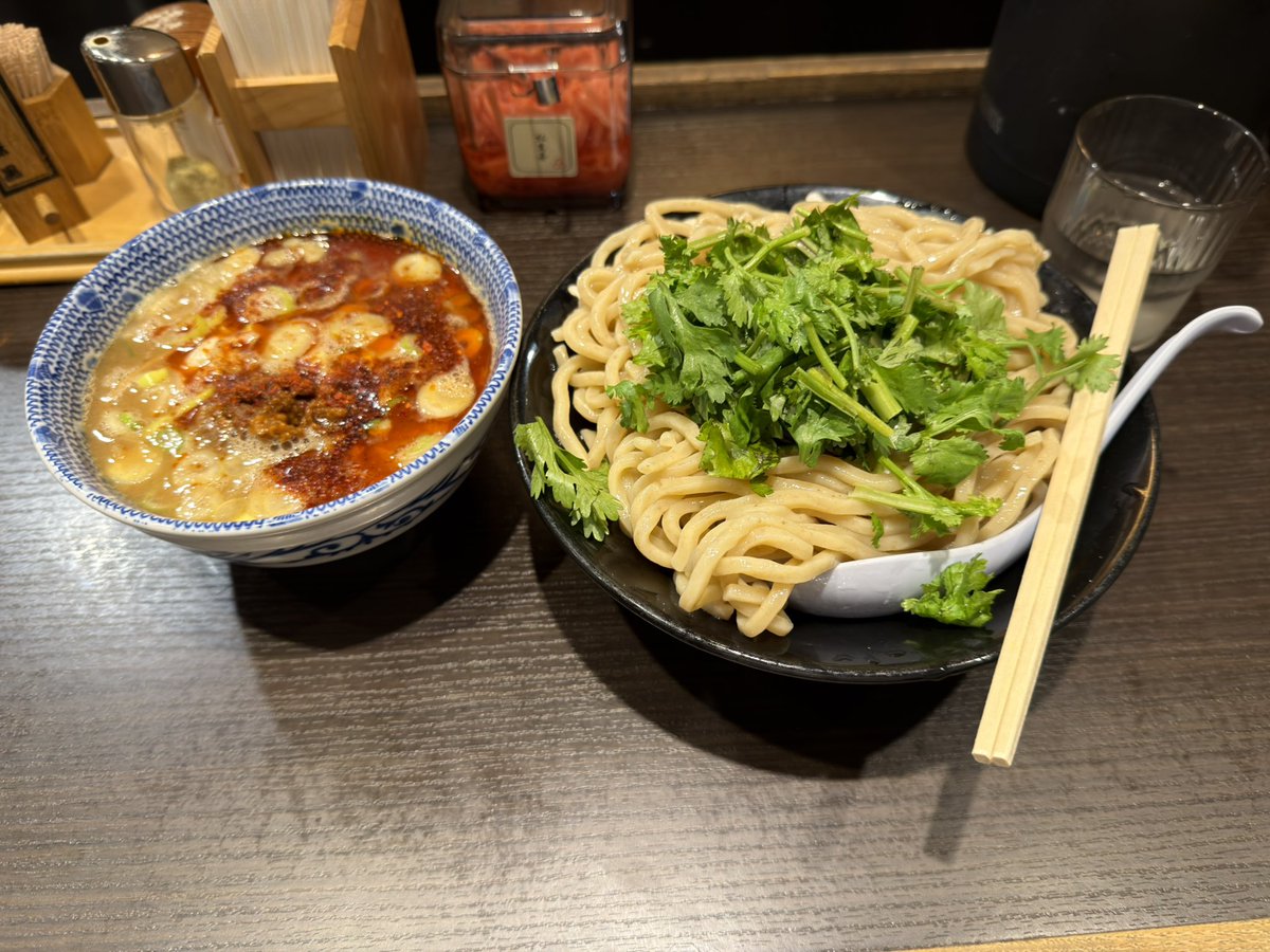pinnx0's tweet photo. パクチー https://t.co/nmC91lNGTw
