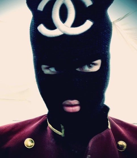 DodoFits's tweet photo. Justin Bieber in Chanel Ski Mask https://t.co/WOerGhyGda