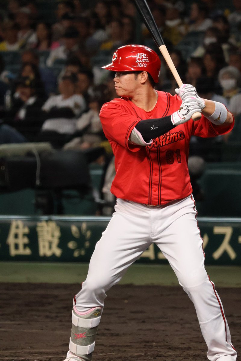 D1oAePvyIpPSA8H's tweet photo. レフトスタンドから「カープに残れ坂倉！」コールが響いた。
2026.10.7  甲子園球場 https://t.co/M3pbHyU4VM