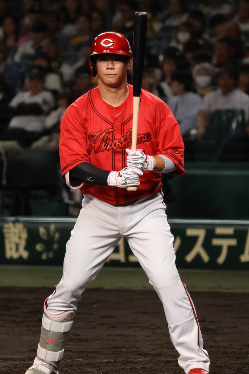 D1oAePvyIpPSA8H's tweet photo. レフトスタンドから「カープに残れ坂倉！」コールが響いた。
2026.10.7  甲子園球場 https://t.co/M3pbHyU4VM