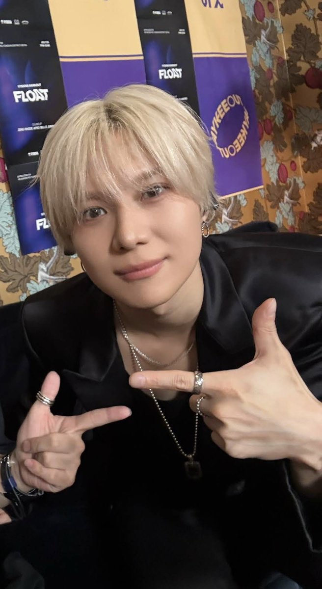 Loya_Taemint's tweet photo. 261007 JAYKEEOUT yt #TAEMIN #태민 

“A mysterious guest crashed the event?! Turns out it was Taemin?!
The event was themed around Taemin's new song - but no one expected Taemin himself to show up & The moment he appeared, all eyes were on him, signature dance move and all..
Taemin turned the entire event into a concert in seconds on..If you haven't watched it yet, you need to "watch it now!"

https://t.co/WU3m3qP2jX