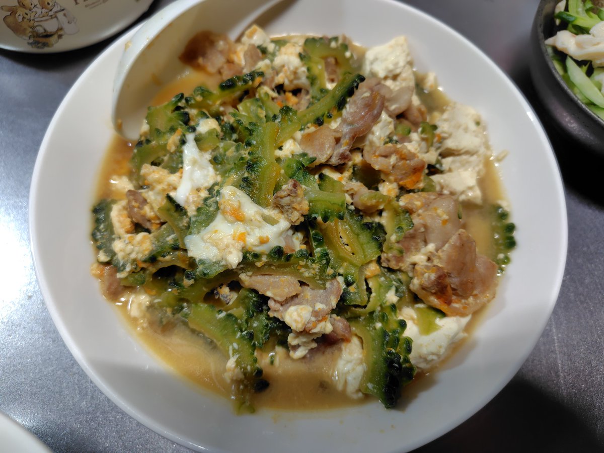 enchan_ka's tweet photo. さっ、夕飯の準備出来ました
本日のえんちゃんキッチンは、だまこ汁(だまこ手作り)、羽根付き餃子、今シーズン最後のゴーヤチャンプルーです
新米で作るだまこ美味し過ぎる😋今回はセリいれてるので美味しんだよなが
今日もお腹いっぱいだなぁ🐷
#うちごはん https://t.co/4kWZgsAPK9