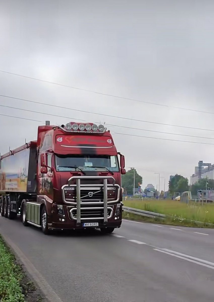 IsleMason666's tweet photo. La faucheuse
#Volvo #Volvotrucks #VolvoFH #VolvoFHVersion3 #VolvoFHV3 #ClubV3 #Dieselgypsy #Airbrush #Customtruck #Bullbarclub #Stacks #Poland #Agri #Agriculture #Tipper https://t.co/eMo0XAjKUK