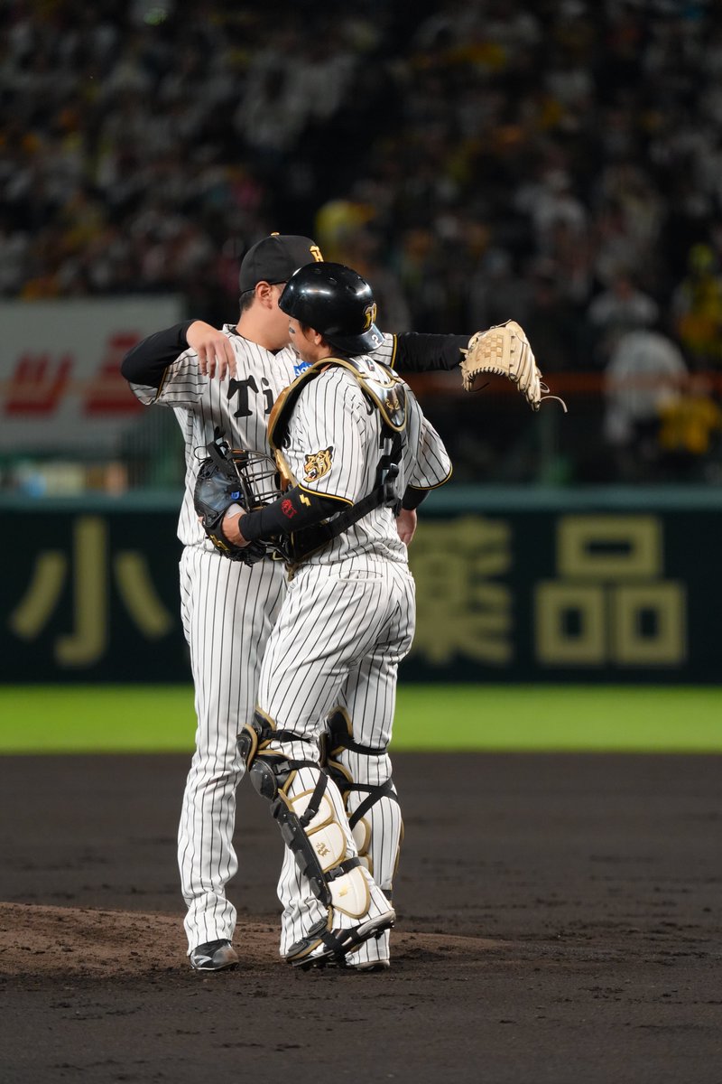 mpmp__229's tweet photo. 😭😭😭😭😭😭😭😭

10.7
#阪神タイガース #阪神甲子園球場 #西勇輝 #梅野隆太郎 https://t.co/j0tByBTst7