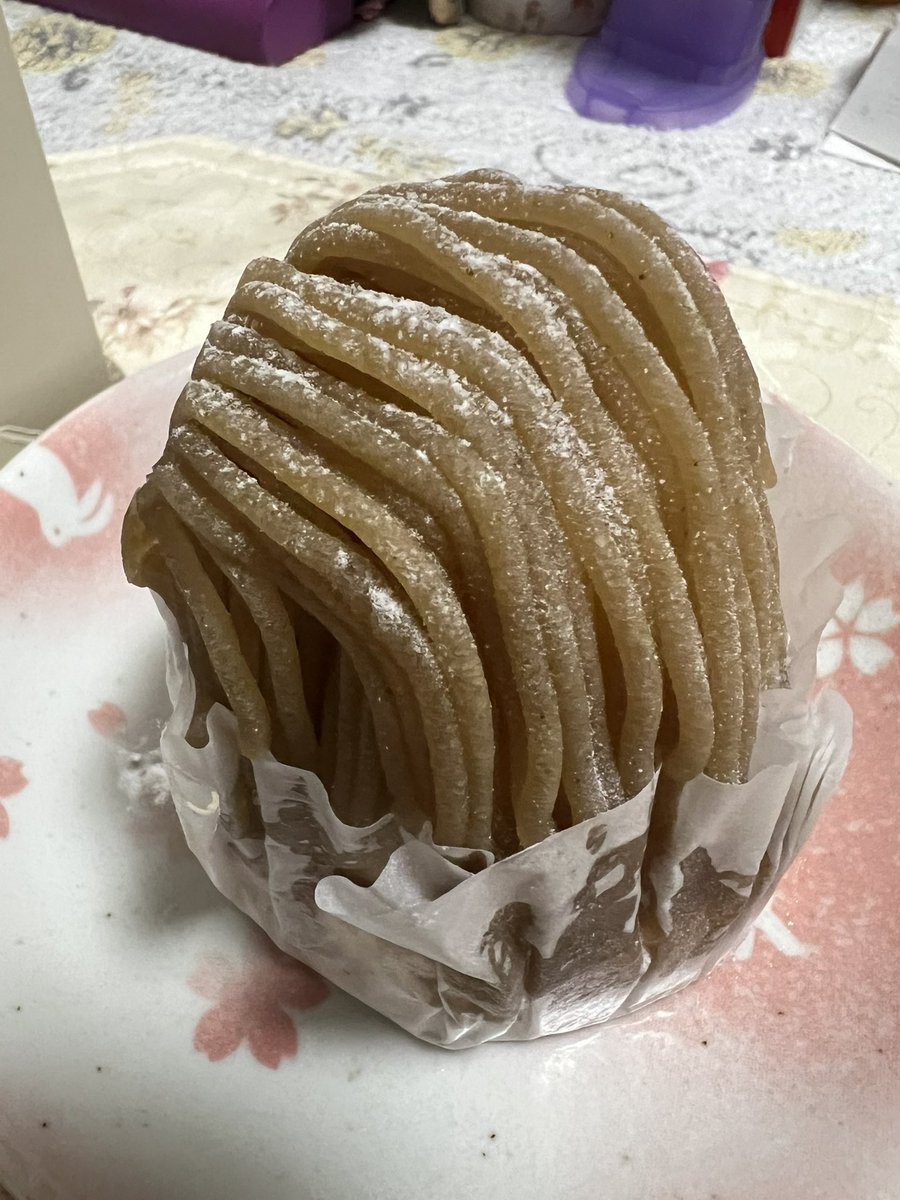 lpfk36's tweet photo. 和樹ハッピーバースデー
と言うわけで（笑）
ケーキ
秋の味覚のモンブランだよー https://t.co/HCBTz1bB8W