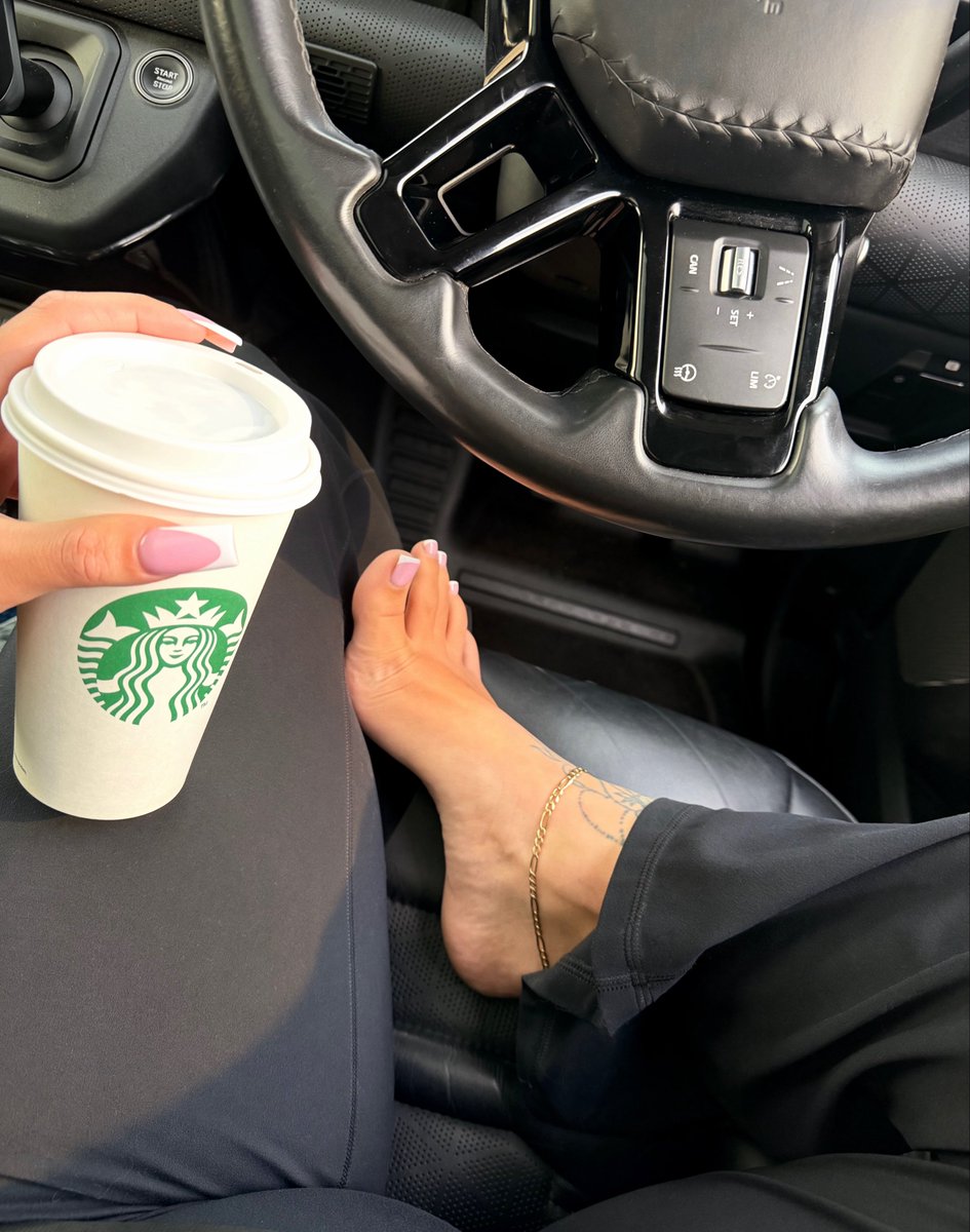 spoilsnowie's tweet photo. The reason ur broke. https://t.co/ivWDvSLEWL