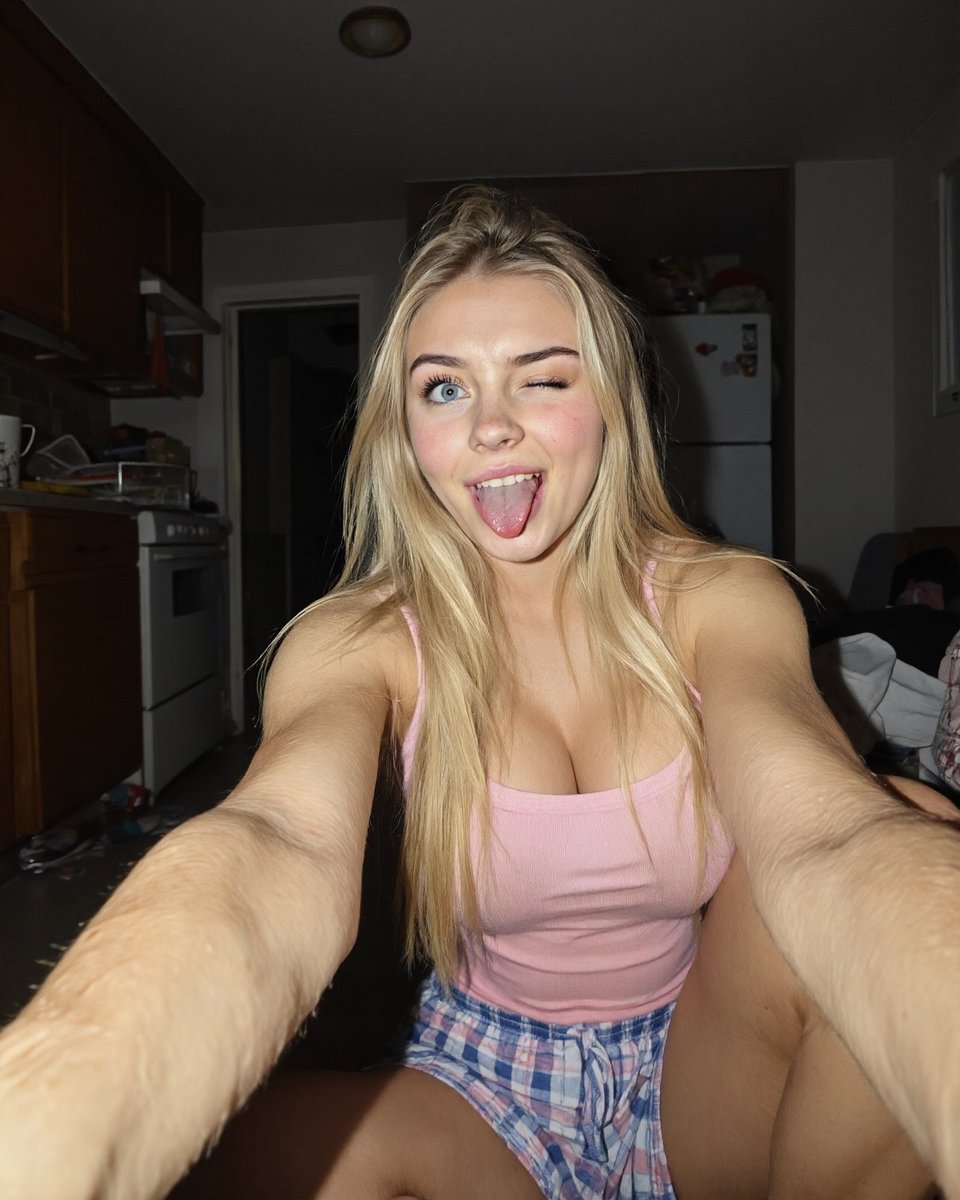 itskasandrawr's tweet photo. Don't open this in public https://t.co/sx3d33TIlB
