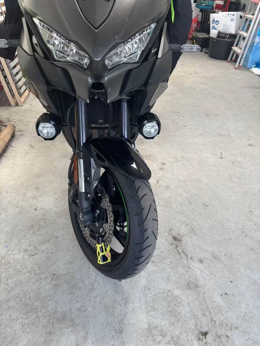 motorgestolen3's tweet photo. #gestolen #Motor Gestolen Nederland 
✅ Datum Gestolen 06-10-2026
✅ Gestolen te  : Nieuw Vossemeer 
✅ Merk : Kawasaki 
✅ Model : Vesys 1000
✅ Kenteken: 66-MV-GD
✅ Vin/Chassisnr: ****
✅ Bouwjaar: 25-05-2024
✅ Kleur:  Zwart https://t.co/OqezItXo2w
